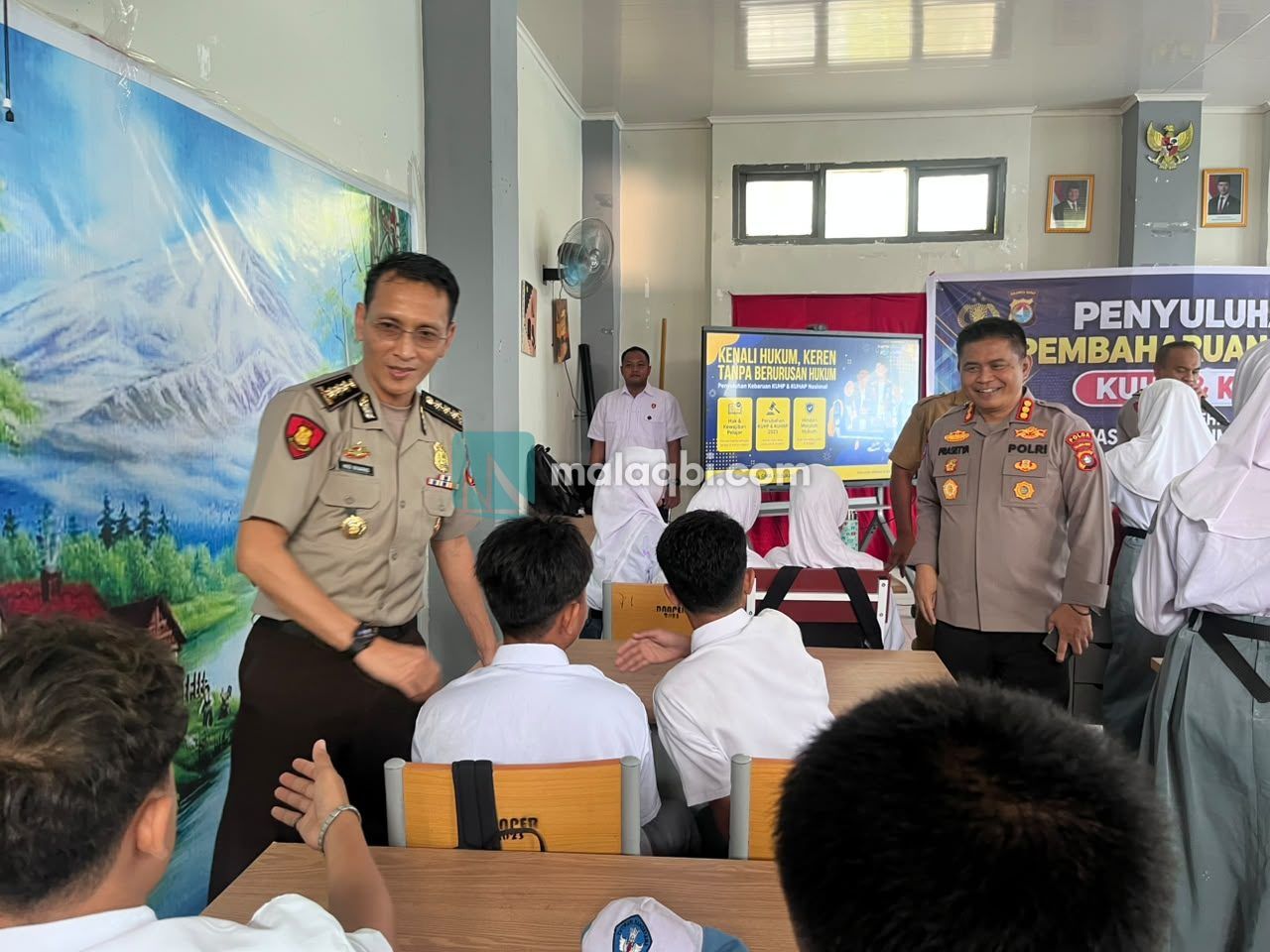 Edukasi Hukum Sejak Dini, Polda Sulbar Sosialisasi KUHP dan KUHAP Kepada Pelajar SMAN 2 Mamuju